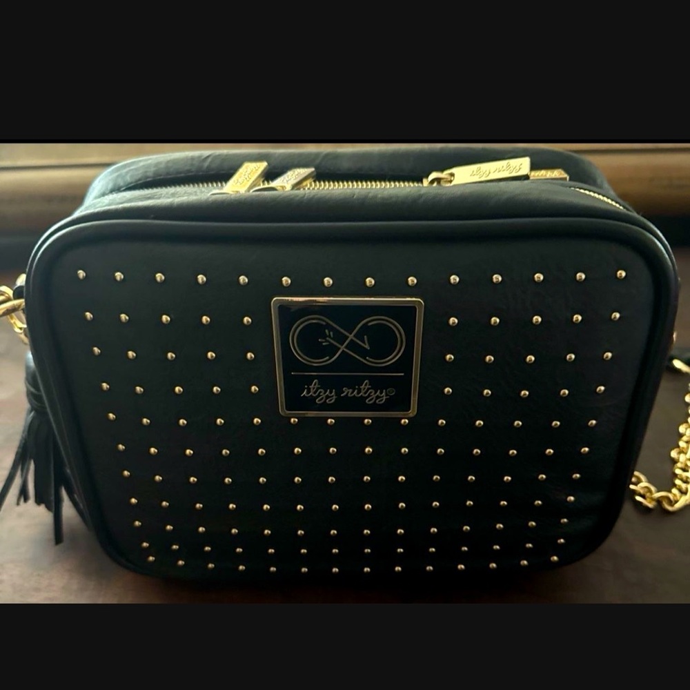 Itzy ritzy Chelsea crossbody diaper bag